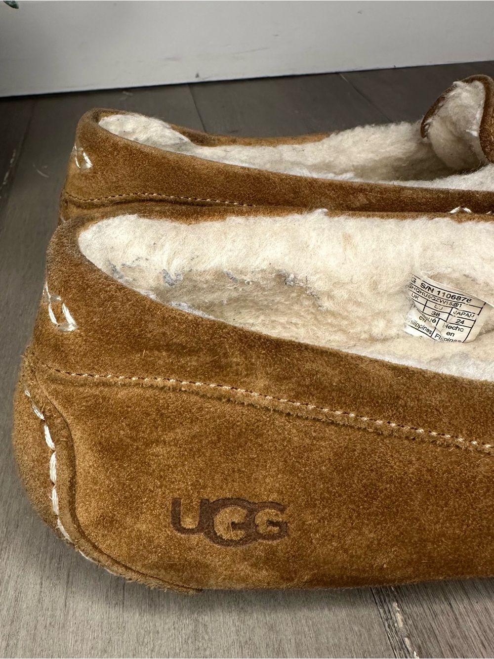Ugg Ansley Slipper Color: Chestnut
Women’s size 7 - Picture 4 of 12